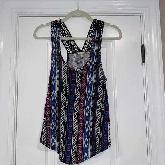 Patterned Tank Top - Picture 2 of 3